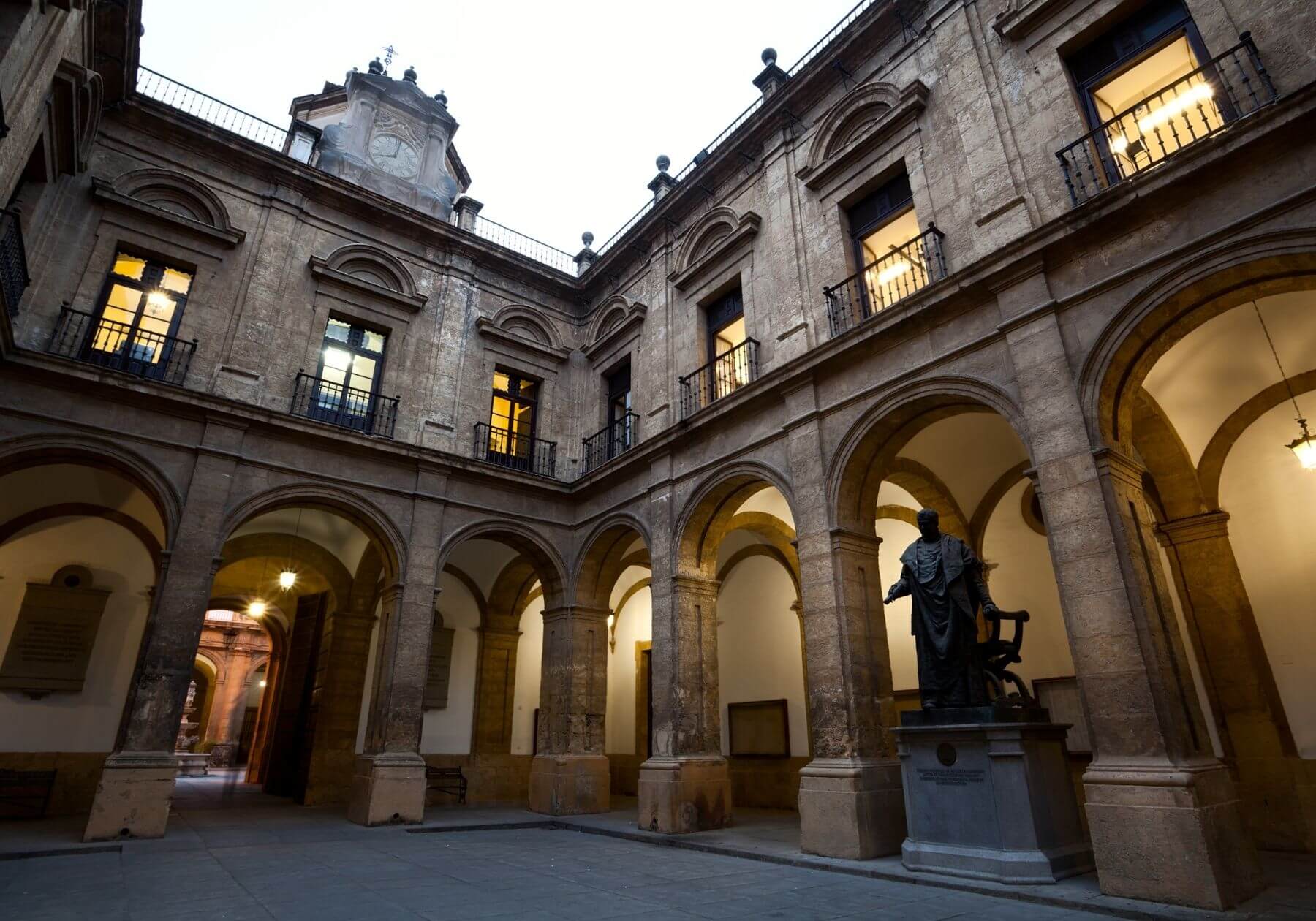 Universita Tobacco factory Sevilla Bizet Carmen Travel Reisen Culture opera Tourism