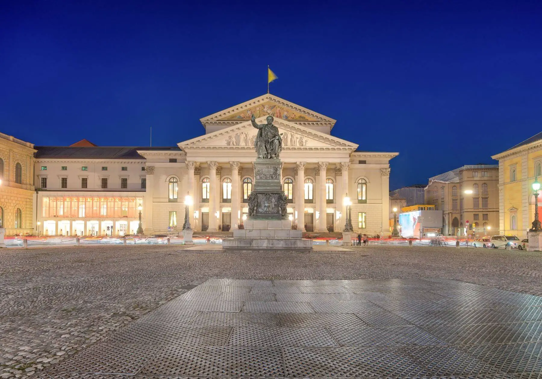 Max-Joseph Platz vor der Staatsoper München Munich Richard Strauss Travel Reisen Culture Tourism (1)