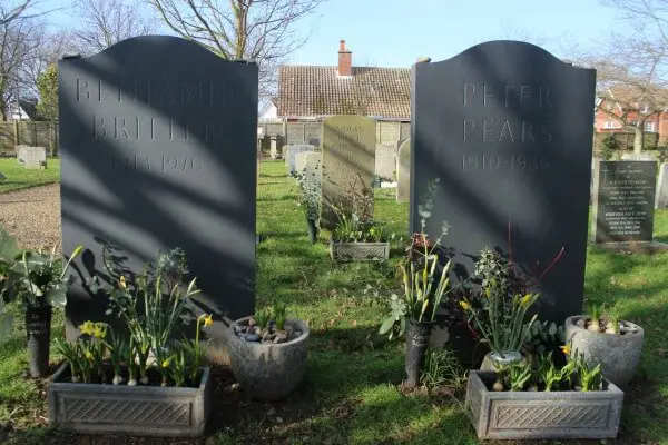 Tomb Peter Pears Benjamin Britten Aldeburgh Benjamin Britten Peter Pears Travel Reisen Culture Tourism (1)