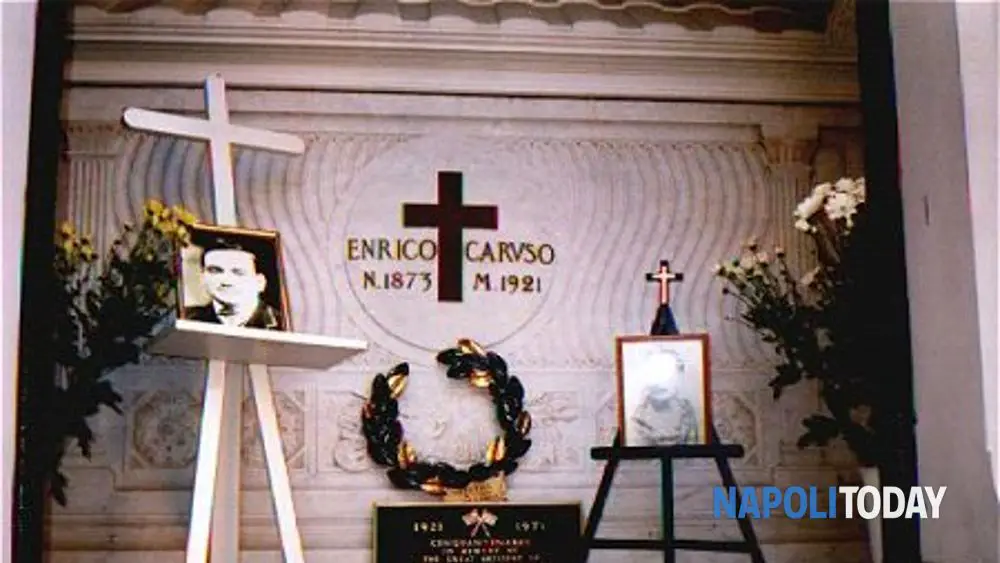 caruso grab tomb Napoli Naples Enrico Caruso Travel Reisen Culture Tourism