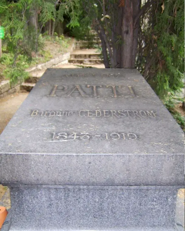 Tomb Grab Adelina Patti Paris pere lachaise Travel Reisen Culture Tourism Reiseführer Travel guide Classic Opera