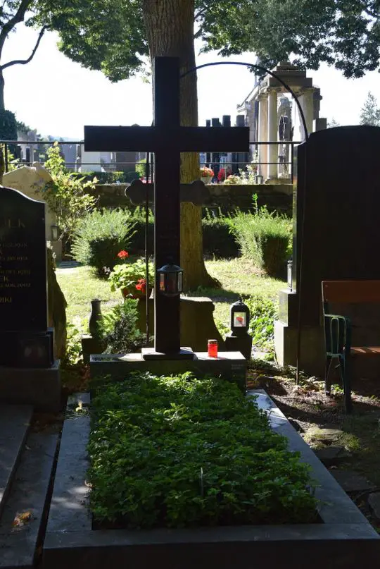 Vienna Wien Hietzing Friedhof Cemetery Alban Berg Tomb Grab